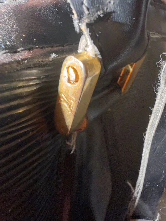 LOUIS VUITTON Epi Leather Sablon Handbag Black Tophandle bag - Fair condition - Picture 3 of 12